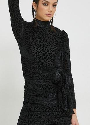 Новое с биркой шикарное платье, на фигуре смотрится очень эффектно!! 48-52.майт хороший стрейч