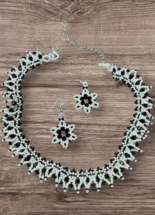 Колье белое с серьгами