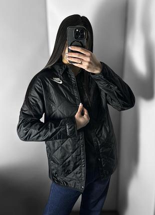 Стьобана куртка nike чорна овершот вінтажний