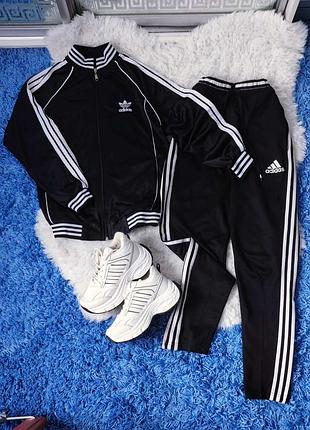 Спортивный костюм ,,adidas,,