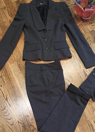 Брючный костюм-тройка