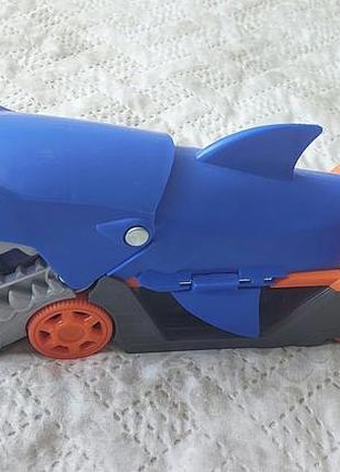 Hot wheels акуляча паща