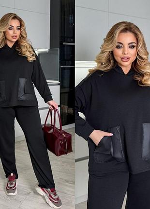 Стильний костюм вільного крою.