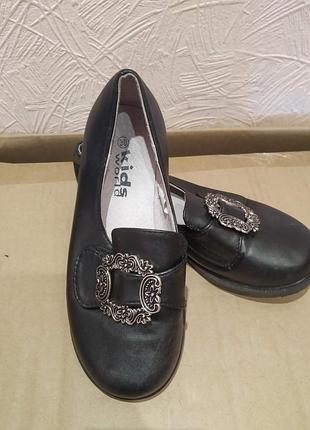Классические черные туфельки для девочки 30 размер