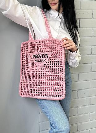 Вязаный шоппер из рафии в стиле prada