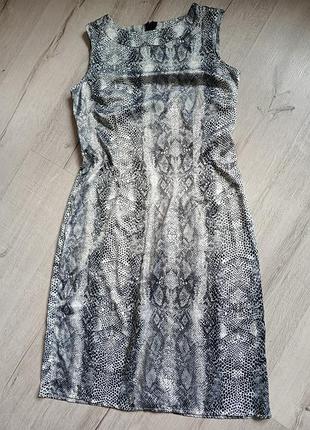 Легкое атласное платье платье в змеиный принт