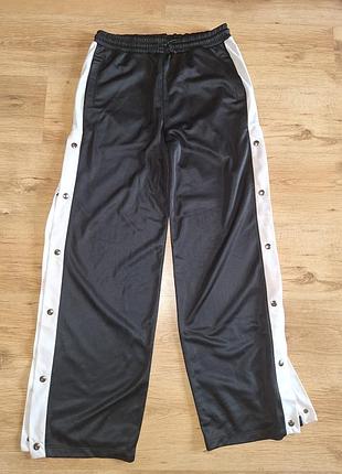 Спортивные штаны с кнопками