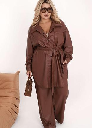 Стильный костюм из эко кожи