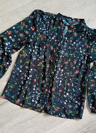 Красивая шифоновая блузка в цветочный принт