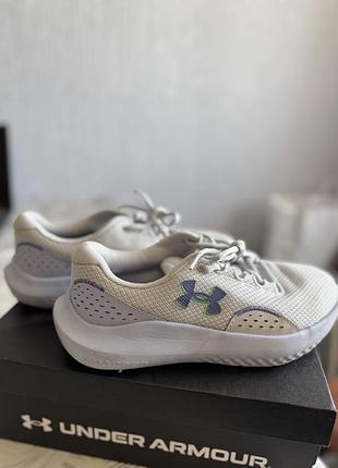 Спортивні кросівки