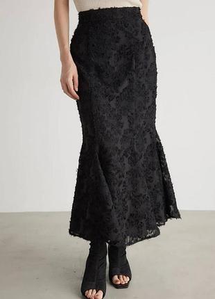 Юбка с рельефными цветами