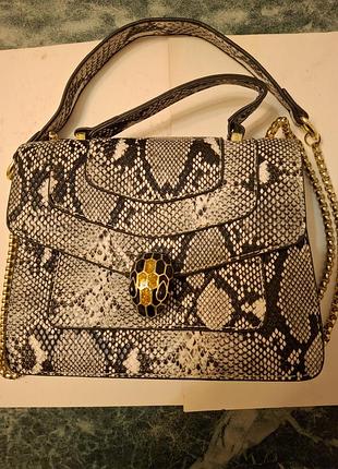 Сумочка женская на цепочке под "кожу питона".