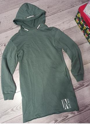 Віддам жіночу сукню з капюшоном