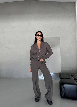 Женский спортивный костюм