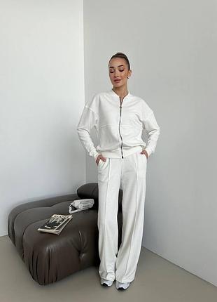 Женский спортивный костюм