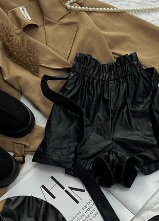 Кожаные шорты