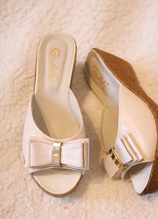 Новые шлепанцы из натуральной кожи