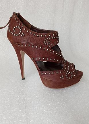 Оригинальные туфли-лодочки miu miu.стелька 23 см.