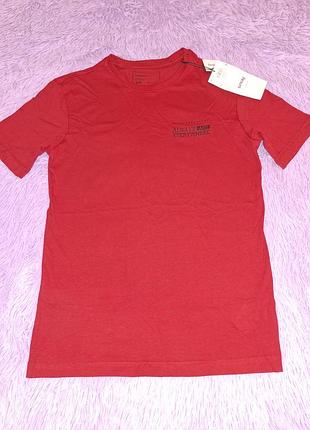 Новая красная мужская футболка xs