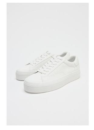 Кроссовки zara
