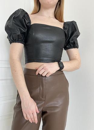 Кожаный топ с объемными плечами hm