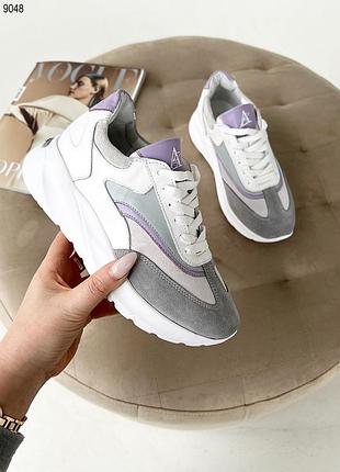 Красивые кожаные кроссовки со вставками замши