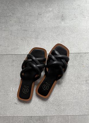 Шльопанці, шлепанцы