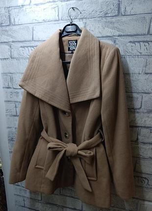 Полу пальто.