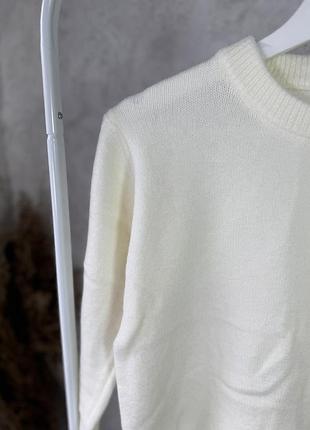 Білий ангоровий светр оверсайз