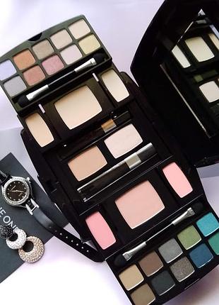 Набір декоративної косметики the one