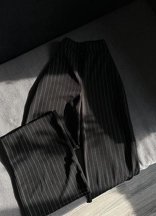 Широкі брюки в смужку boohoo