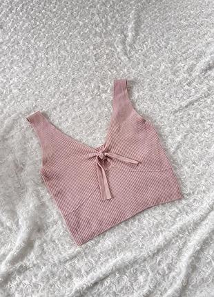 Топ розовый в рубчик связан с завязками с бантом с узлом на груди