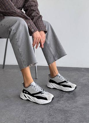 Кроссовки женские