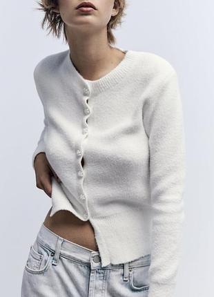 Белая кофта zara с перламутровыми пуговицами