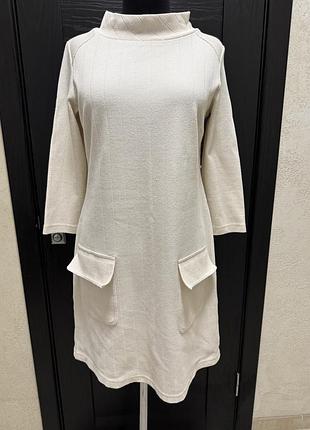 Сукня трикотажна в рубчик бежева