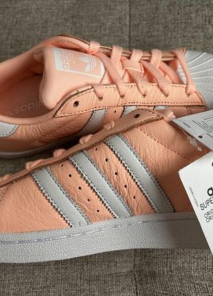 Персиковые кеды adidas superstar6 фото
