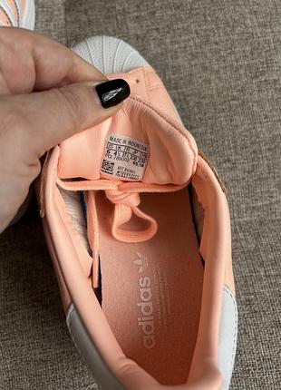 Персиковые кеды adidas superstar4 фото