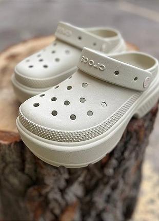 Жіночі крокси сабо на платформі crocs stomp clog bone лідер продажів crocs
