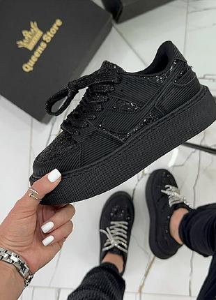 Легенькі та стильні кросовочки.