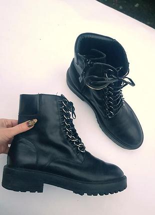 Стильные кожаные ботинки zara 40