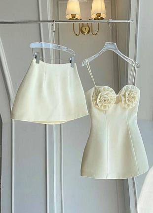 Платье молочное с розами белое