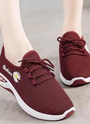 Кроссовки женские