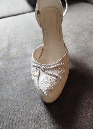 Босоніжки весільні,або на свято 36 розміру