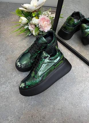 Кроссовки женские на утолщенной подошве