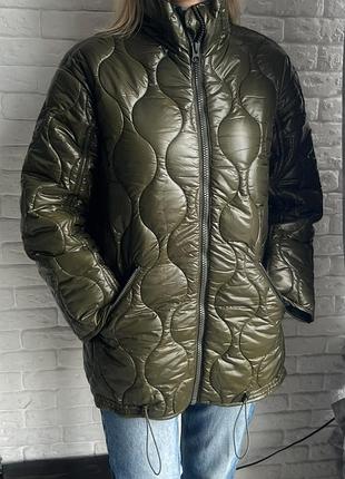 Стьобана куртка monki курточка бомбер