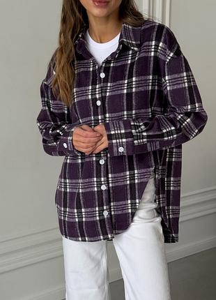 Женская рубашка в клетку оверсайз с акцентным разрезом, стильная рубашка в клетку
