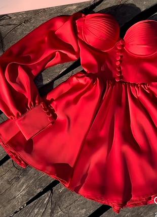 Розкішна шовкова сукня