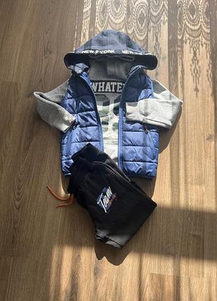 Продам титячий костюм трійка