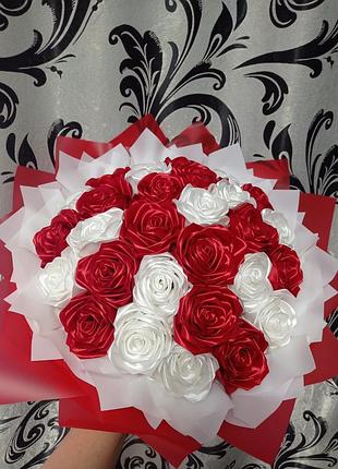 Букет из атласных роз