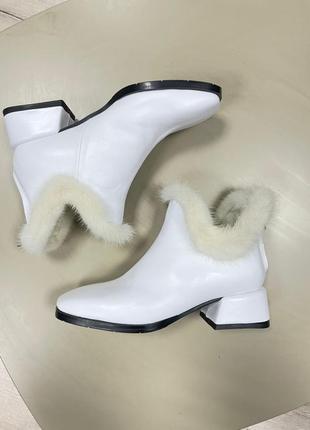 Ботинки из натуральной кожи и норки белые3 фото